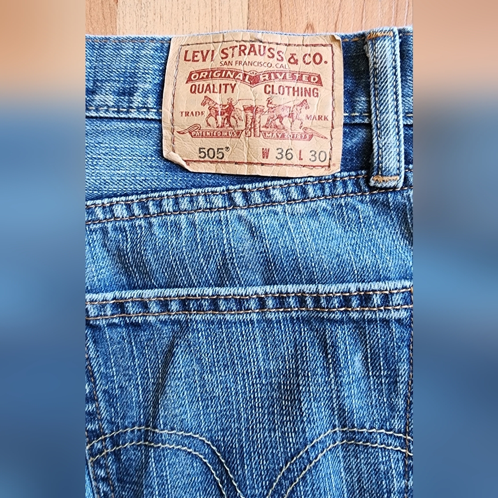 Levi's 505 Relaxed Fit Jeans in Blue Denim with Leather Patch 36 x 30